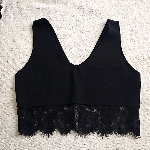 Forever 21 Tops - Forever 21 Cropped top with Lace detail